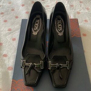 Tod’s Made in Italy Brogue Pumps